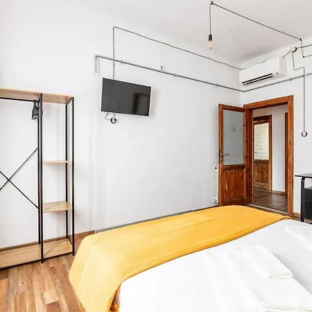Leaning Tower Cozy 3 Bedroom
