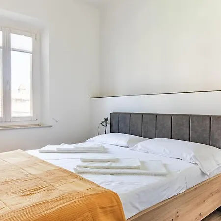 Leaning Tower Cozy 3 Bedroom Apartment *