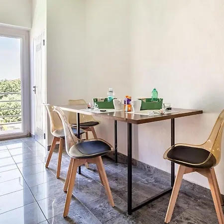 Leaning Tower Cozy 3 Bedroom Apartment