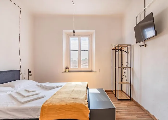 Leaning Tower Cozy 3 Bedroom