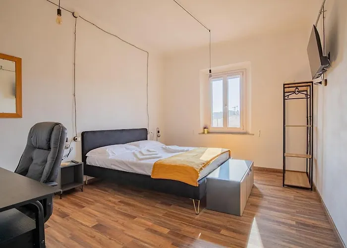 Leaning Tower Cozy 3 Bedroom